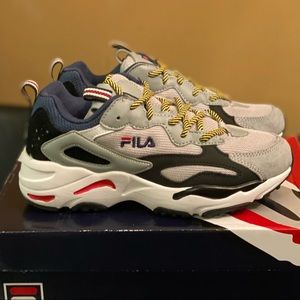Women size 6 Fila Ray Tracer. Navy/Grey/Black